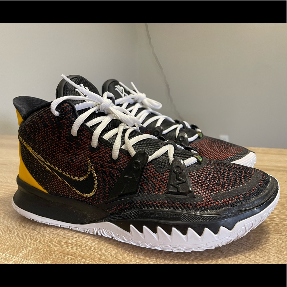 Kyrie 7 Raygun